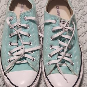 Converse size 8 men/size 10 women